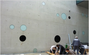 reflex in the grid, kunst in der mauer, 2010